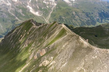 Avusturya 'nın Grossglockner kentindeki hava dağları. Yaz mevsimi.