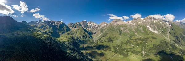Vista aérea panorâmica do vale Grossglockner ao longo de Taxenbacher Fusch estrada alpina alta na Áustria Tirol — Fotografia de Stock
