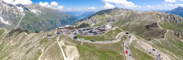 Grossglockner, Austria - Aug 8, 2020: Aerial view of Edelweissspitze view point in sunny Summer — стокове фото