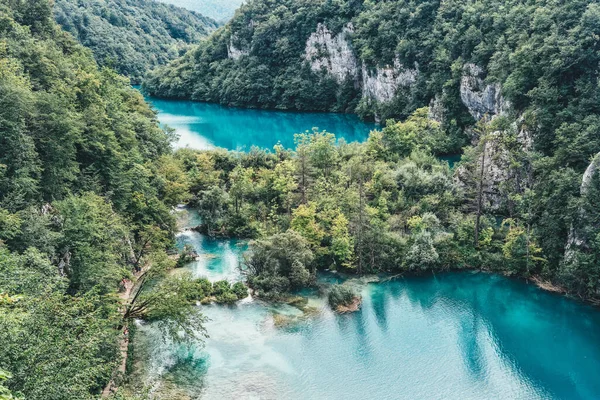 Lago Aqua en la zona del lago Plitvice en Croacia — Foto de Stock