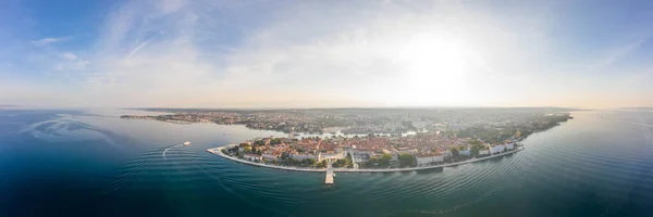 Vista panorámica aérea de la península de Zadar durante el amanecer Mar Adriático en Croacia Dalmacia —  Fotos de Stock