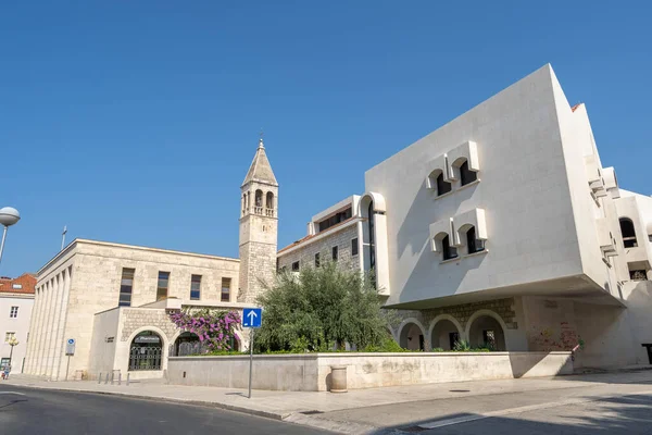 Split, Hırvatistan - 14 Ağustos 2020: Sağlık Bakanlığımızın Manastırı — Stok fotoğraf