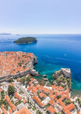 Hırvatistan 'ın Dubrovnic batı rıhtımındaki Fort Lovrijenac' ın insansız hava aracı görüntüsü.