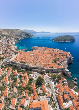 Hırvatistan 'ın Dubrovnik kenti yakınlarındaki Adriyatik Denizi' ndeki Otok Lokrum 'un insansız hava aracı görüntüsü.