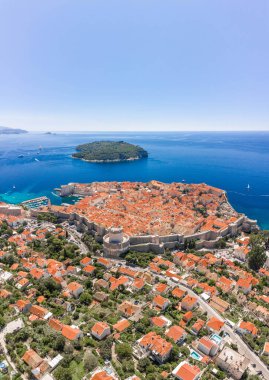 Hırvatistan 'ın Dubrovnik kenti yakınlarındaki Adriyatik Denizi' ndeki Otok Lokrum 'un insansız hava aracı görüntüsü.