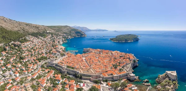 Hırvatistan 'ın Dubrovnik kenti yakınlarındaki Adriyatik Denizi' ndeki Otok Lokrum 'un hava aracı görüntüsü. — Stok fotoğraf