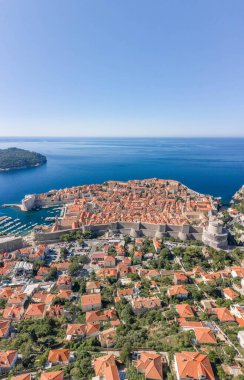Hırvatistan 'ın Lokrum adası manzaralı Dubrovink kentinin insansız hava aracı görüntüleri