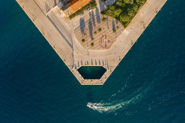Dalmaçya 'daki Dubrovnik köprüsündeki Adriyatik İnci Parkı' nın insansız hava aracı görüntüsü