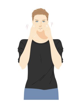 Cilt bakımı yapan genç bir adamın üst vücudu.