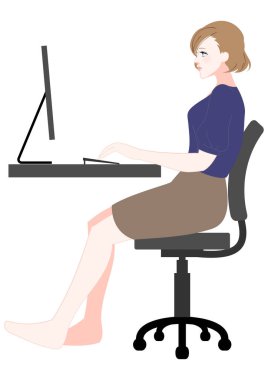 Bükülmüş bir vaziyette otururken bilgisayar kullanan bir kadın tasviri