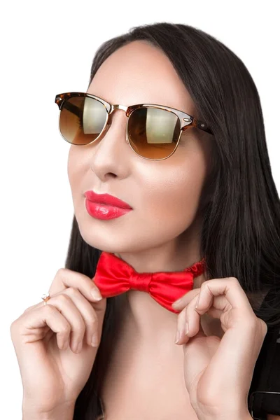 Girl brunette in sunglasses straightens his bow tie red. — Stock Photo, Image