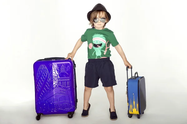 Young traveler posing. — Stock Photo, Image