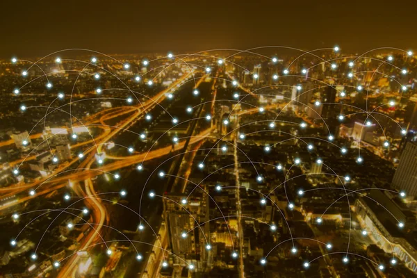 Panorama notturno della città e concetto di connessione di rete — Foto Stock