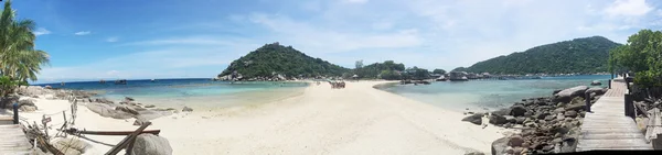 Panorama de la playa tropical con la isla de Nang Yuan, Koh Tao, Samui Su — Foto de Stock