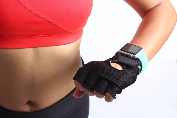 Deportiva con dispositivo smartwatch . — Foto de Stock