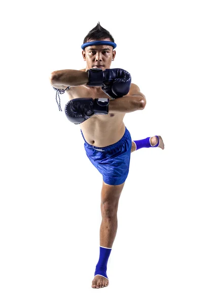 Boxer tailandês com ação tailandesa de boxe — Fotografia de Stock