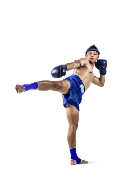 Muay thai, asiatischer Mann beim Thaiboxen — Stockfoto