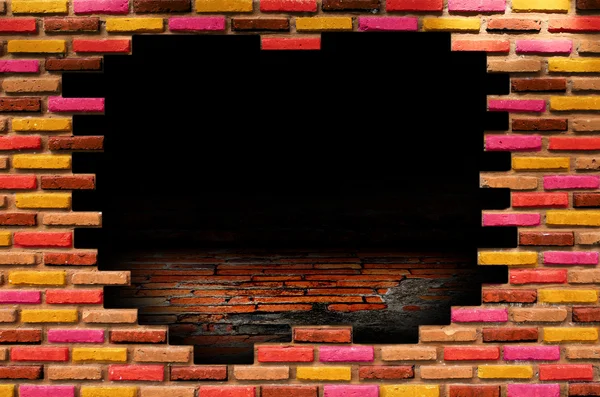 깨진된 벽돌 벽 — 스톡 사진