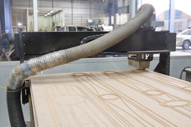 Ağaç kesme makinesi