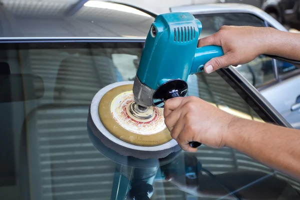 Buffer machine polishing car — Stock Photo, Image