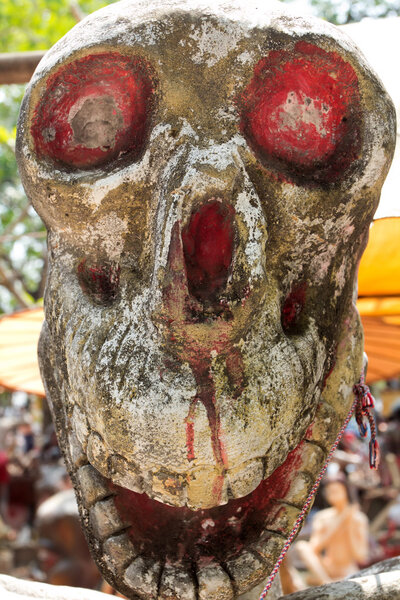 Gruesome sceleton statue