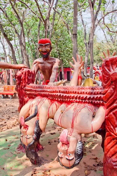 Gruesome statue buddiste — Foto Stock