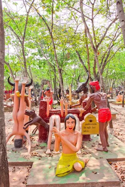 Grausame buddhistische Statuen — Stockfoto