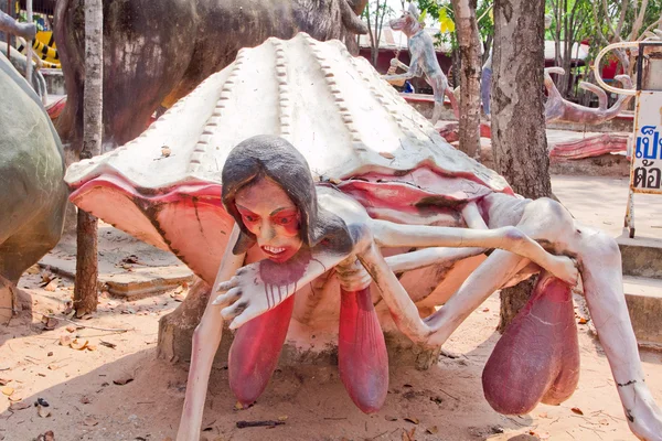 Gruesome statue buddiste — Foto Stock