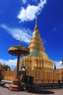 Tapınakta altın stupa