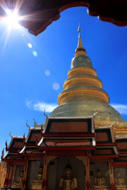 Tapınakta altın stupa