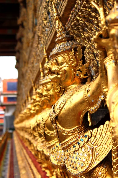 Golden garuda statues — Stock Photo, Image