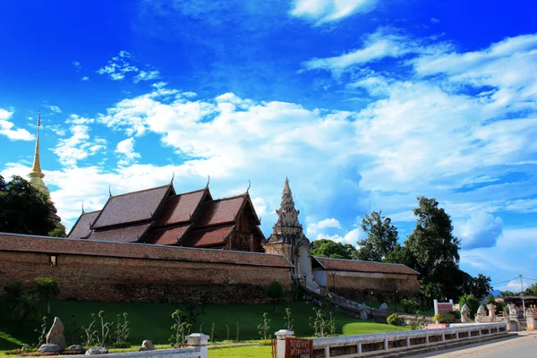 Temple bouddhiste à Lampang — Photo