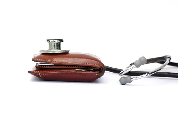Stetoscopio con portafoglio pieno — Foto Stock
