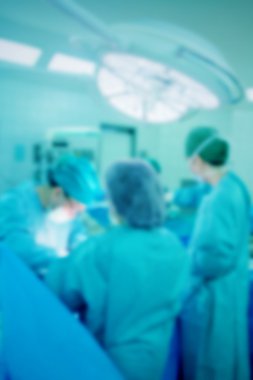 Ameliyathane içinde İşte takım cerrah ile arka plan bulanık