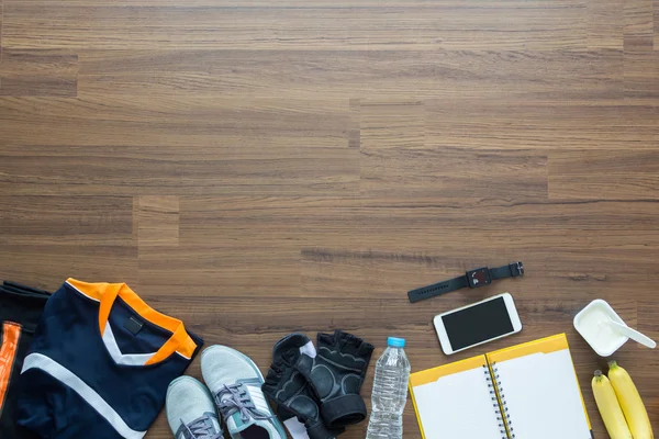 Ropa deportiva y accesorios sobre fondo de madera —  Fotos de Stock