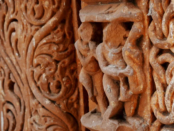 インド マディヤ プラデーシュ州シヴァ寺院の聖建築像ヒンドゥ神の石像 — ストック写真