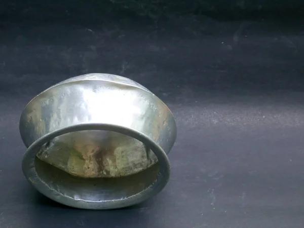 Ciotola Metallo Argento Cibo Sdraiato Sfondo Grigio Cucina Posate Immagine — Foto Stock