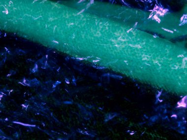 Mavimsi yünlü kumaş hafif ışın efektiyle sunuluyor, ticari kumaş arkaplan.