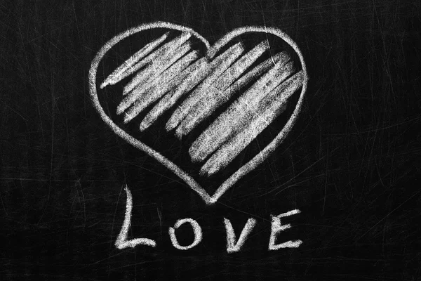 Heart and love the chalk on the blackboard. — Zdjęcie stockowe