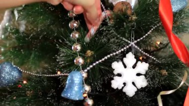 Noel ağacı süsleme topları ve şeker