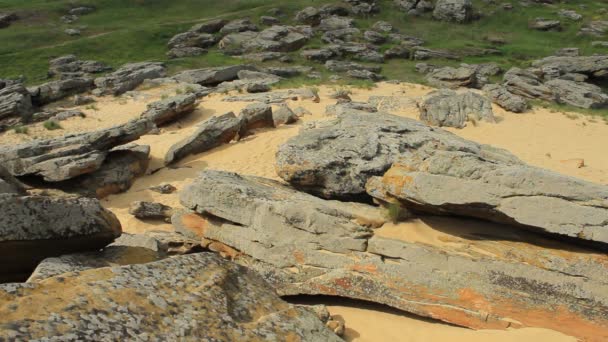 Túmulo de pedra nas estepes da Ucrânia — Vídeo de Stock