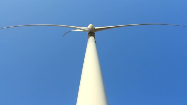 Windturbines bij dageraad, groene energie. Windenergie, windenergie — Stockvideo