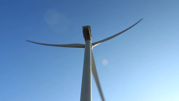 Ветряные турбины на рассвете, зеленая энергия. Энергия ветра, энергия ветра — стоковое видео