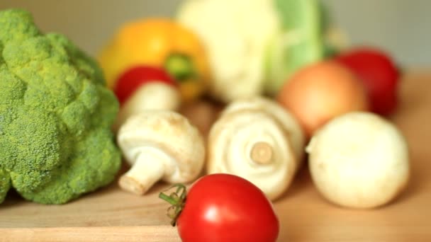 Legumes frescos preparados para cozinhar — Vídeo de Stock