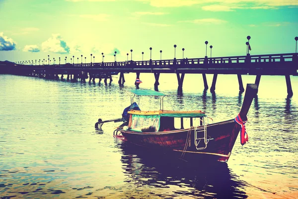 Schöne tropische Strandlandschaft in Thailand Boot auf See adaman — Stockfoto