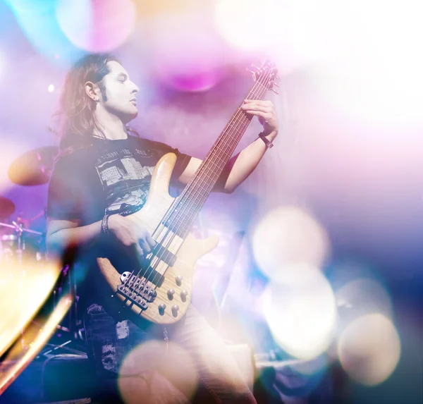 Man playing bass guitar in live concert sequence. Live music background — Stock Photo, Image