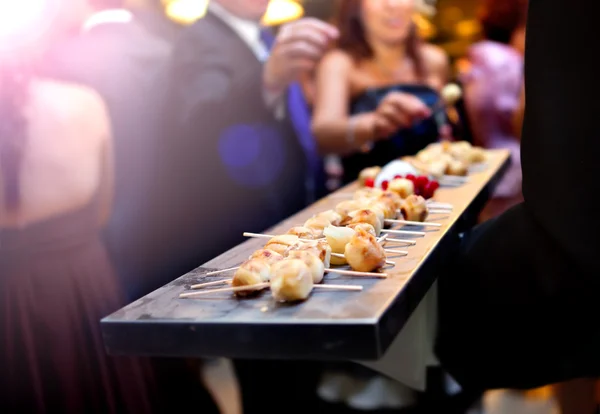 Servicio de catering. Comida moderna o aperitivo para eventos y celebraciones . — Foto de Stock