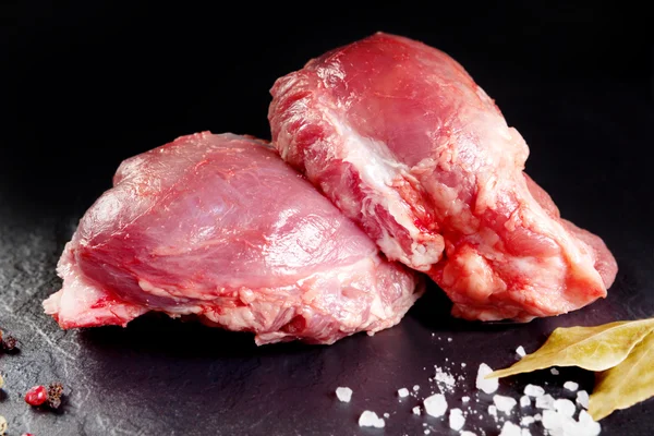 Taze ve çiğ et. Yanakları, kırmızı domuz eti ızgara veya Barbekü yemek hazır.