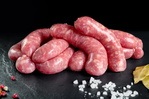 Raw and fresh meat. Fresh sausages and chicken meat, ready to cook — Stock Photo, Image