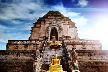Ancient temple of Wat Chedi Luang in Chiang Mai, Thailand. clipart